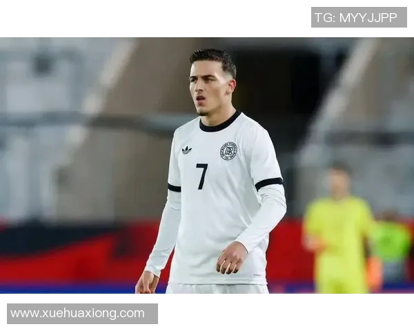 格雷茨卡的崛起与挑战：从青涩小将到德国足球新星的成长之路