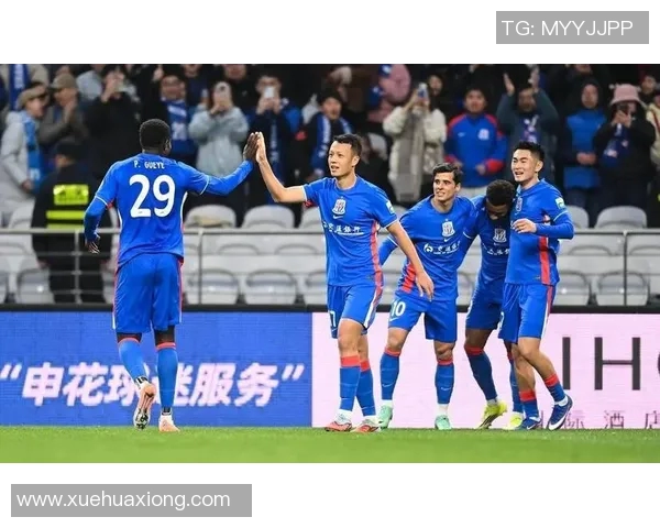 2014年申花与富力激战回顾球场上的激情与荣耀交织的瞬间